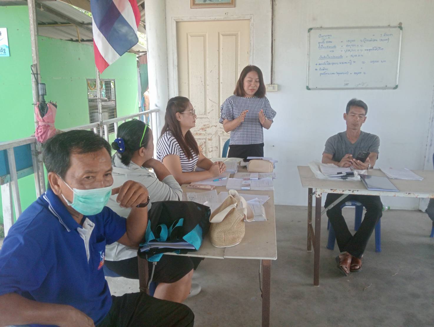 📣 สพอ.บางไทร 🦐 สนับสนุนการดำเนินงานกองทุนหมู่บ้านและชุมชนเมือง เสริมสร้างความเข้มแข็งของชุมชน